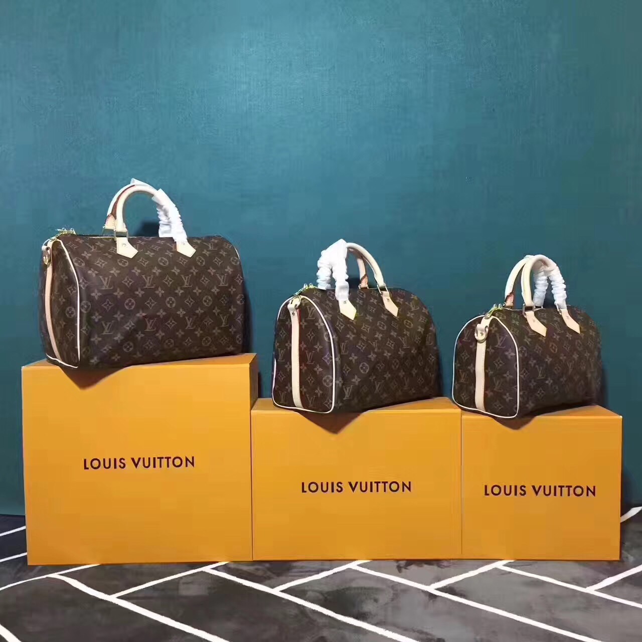 微信包包货源，以假乱真的复刻LV