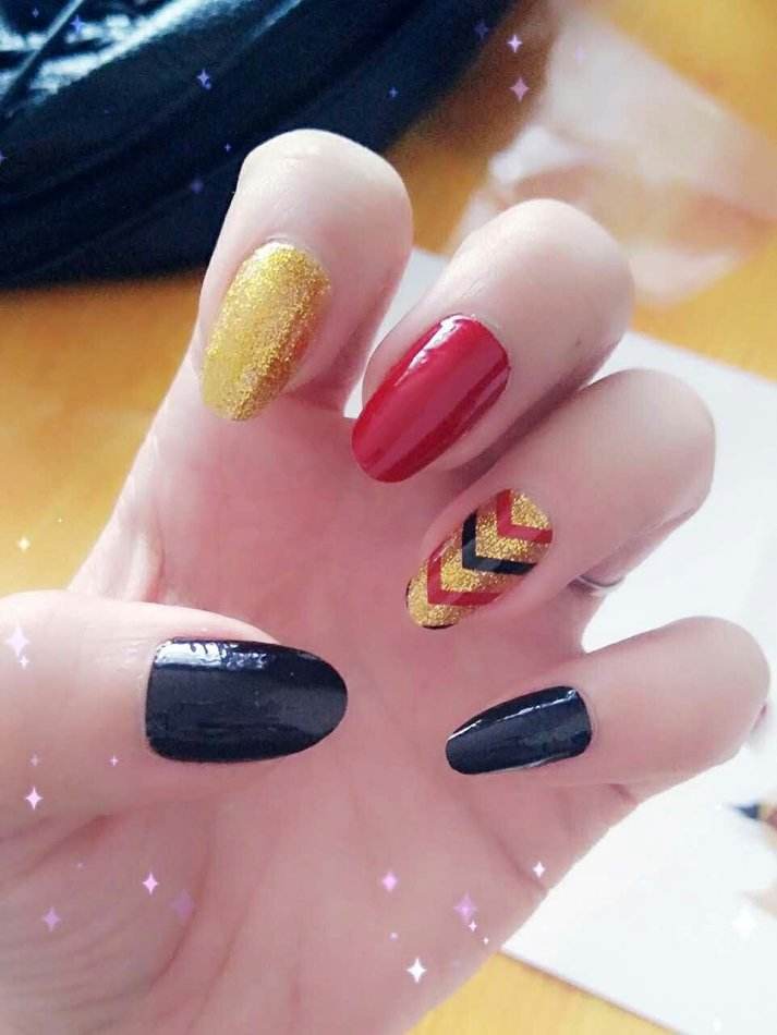 名仕美甲贴代理价是多少？美甲贴用了有副作用吗？