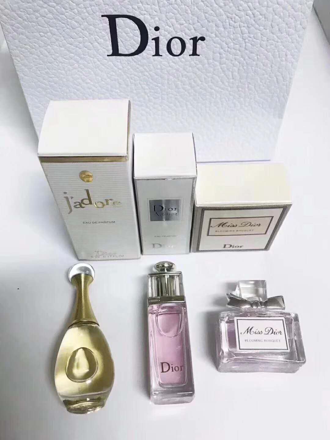 口红、女包、各种潮牌批发零售，支持一件代发