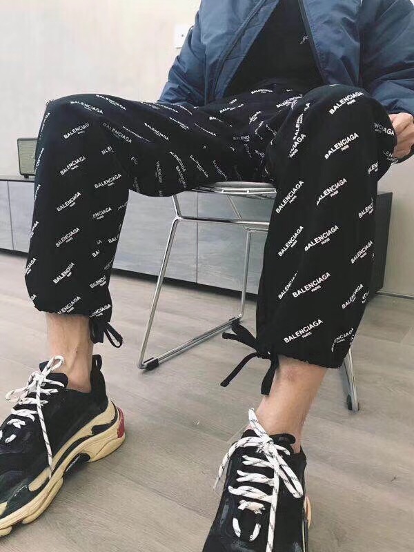 揭秘潮牌货源内幕！1:1潮牌复刻江苏工厂代发