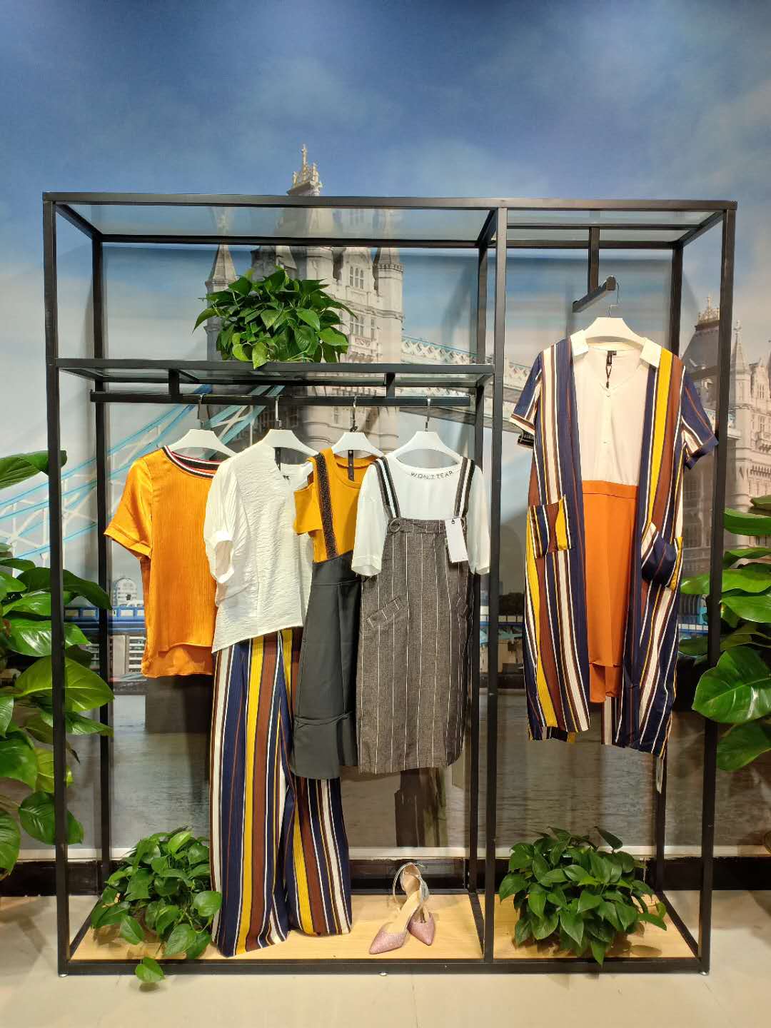 杭州一线品牌 欧伊芮诗时尚女装批发