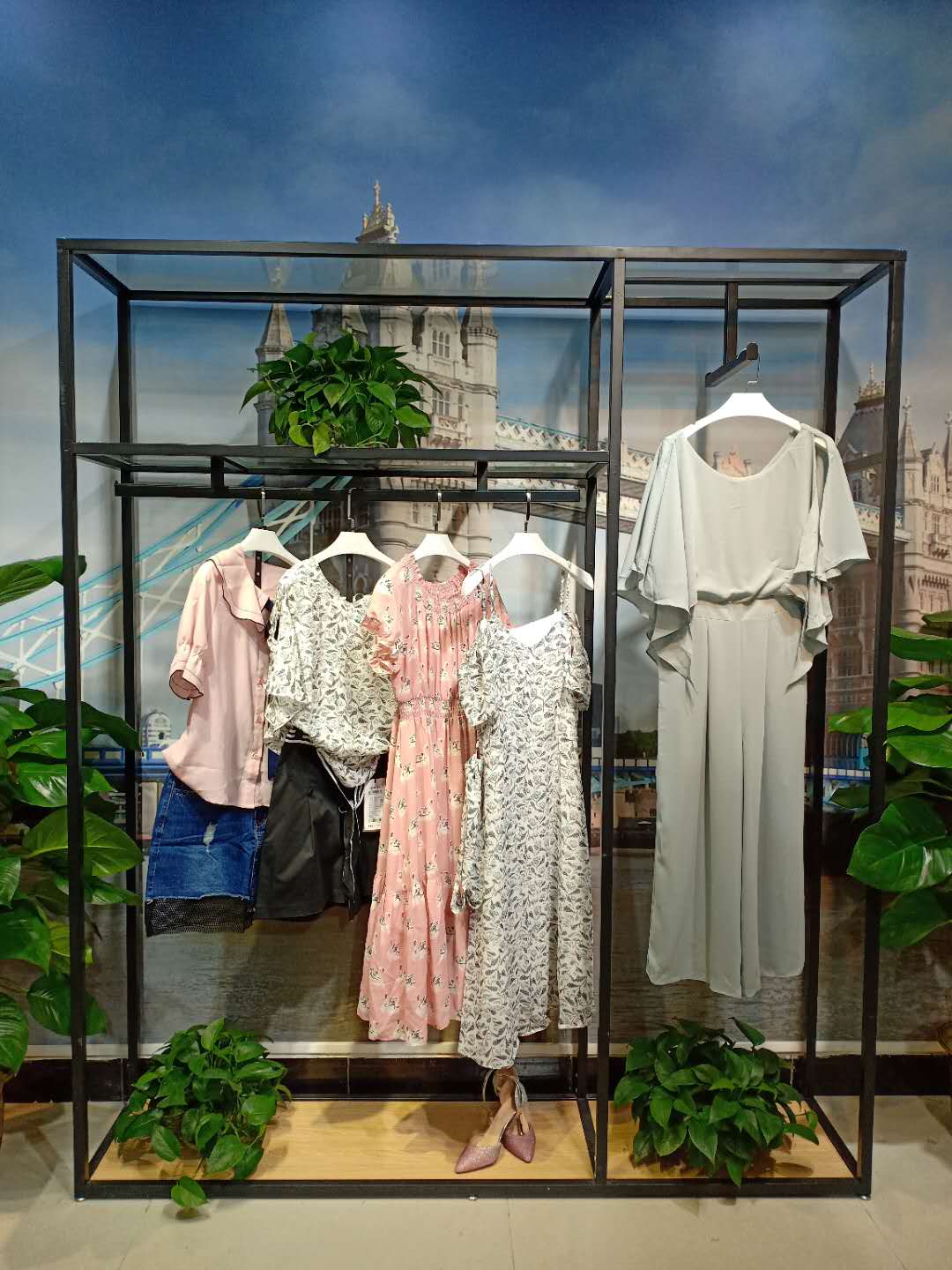 杭州一线品牌 欧伊芮诗时尚女装批发