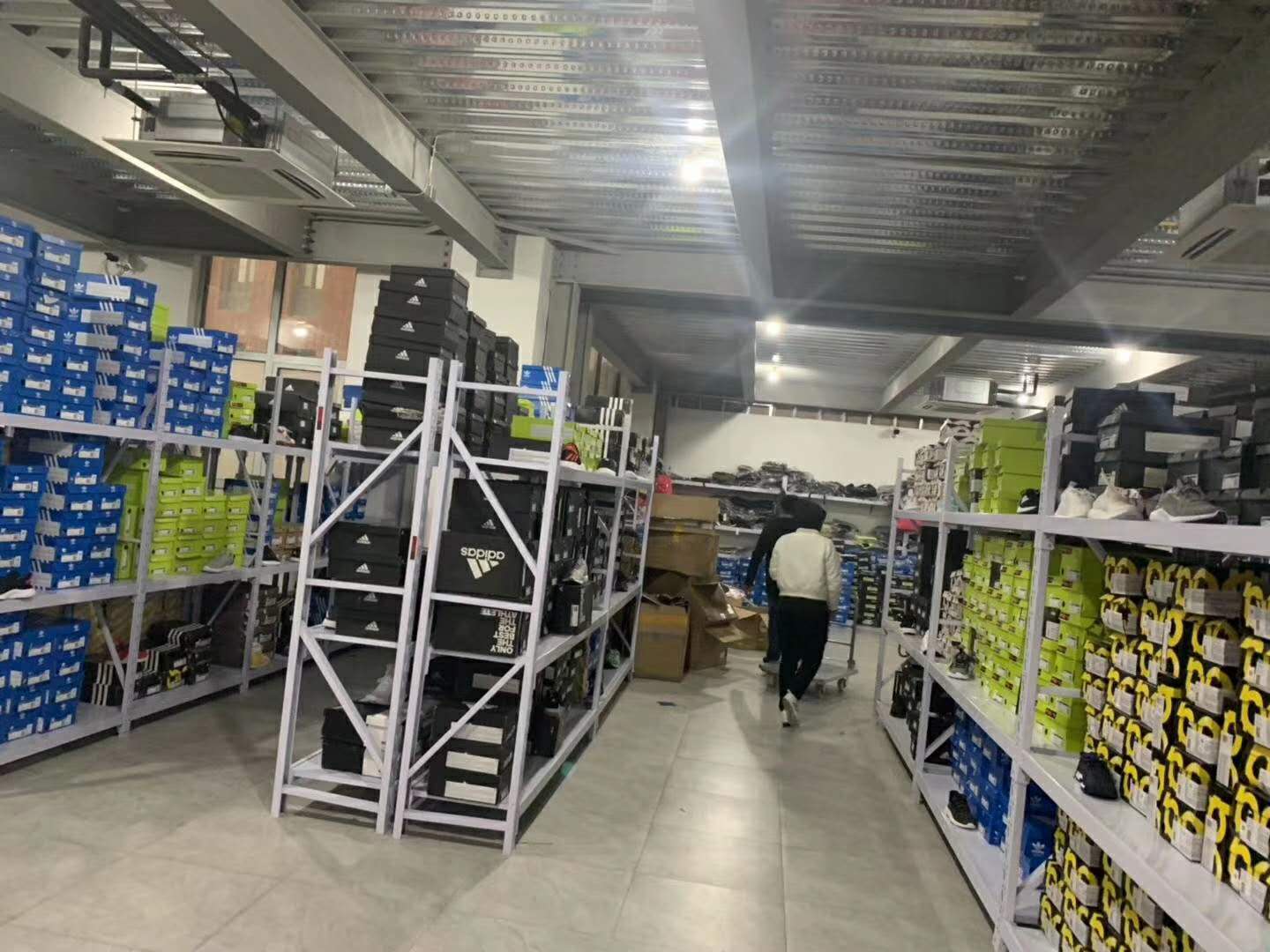 莆田鞋哪里买 本地批发 工厂直销 一双代发