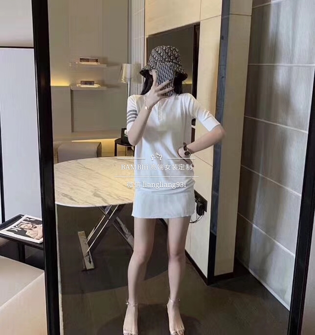 爆款女装网红潮服货源 自家拍高清实物图 无需代理费