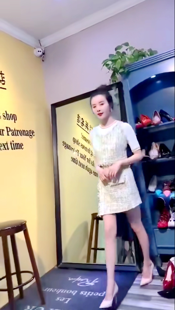 FS义乌俊英名店  一手货源  诚招代理 精品女装批发 一件代发 咨询报代理价