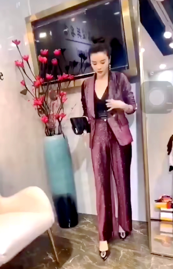 FS义乌俊英名店  一手货源  诚招代理 精品女装批发 一件代发 咨询报代理价