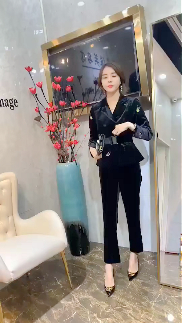 FS义乌俊英名店  一手货源  诚招代理 精品女装批发 一件代发 咨询报代理价