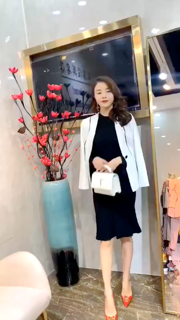 FS义乌俊英名店  一手货源  诚招代理 精品女装批发 一件代发 咨询报代理价