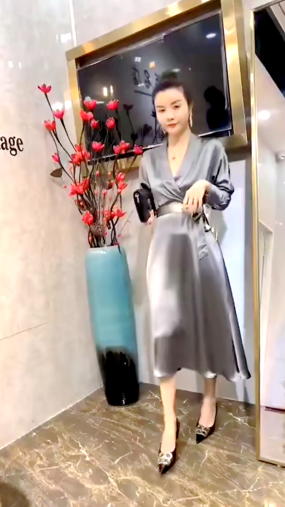 FS义乌俊英名店  一手货源  诚招代理 精品女装批发 一件代发 咨询报代理价