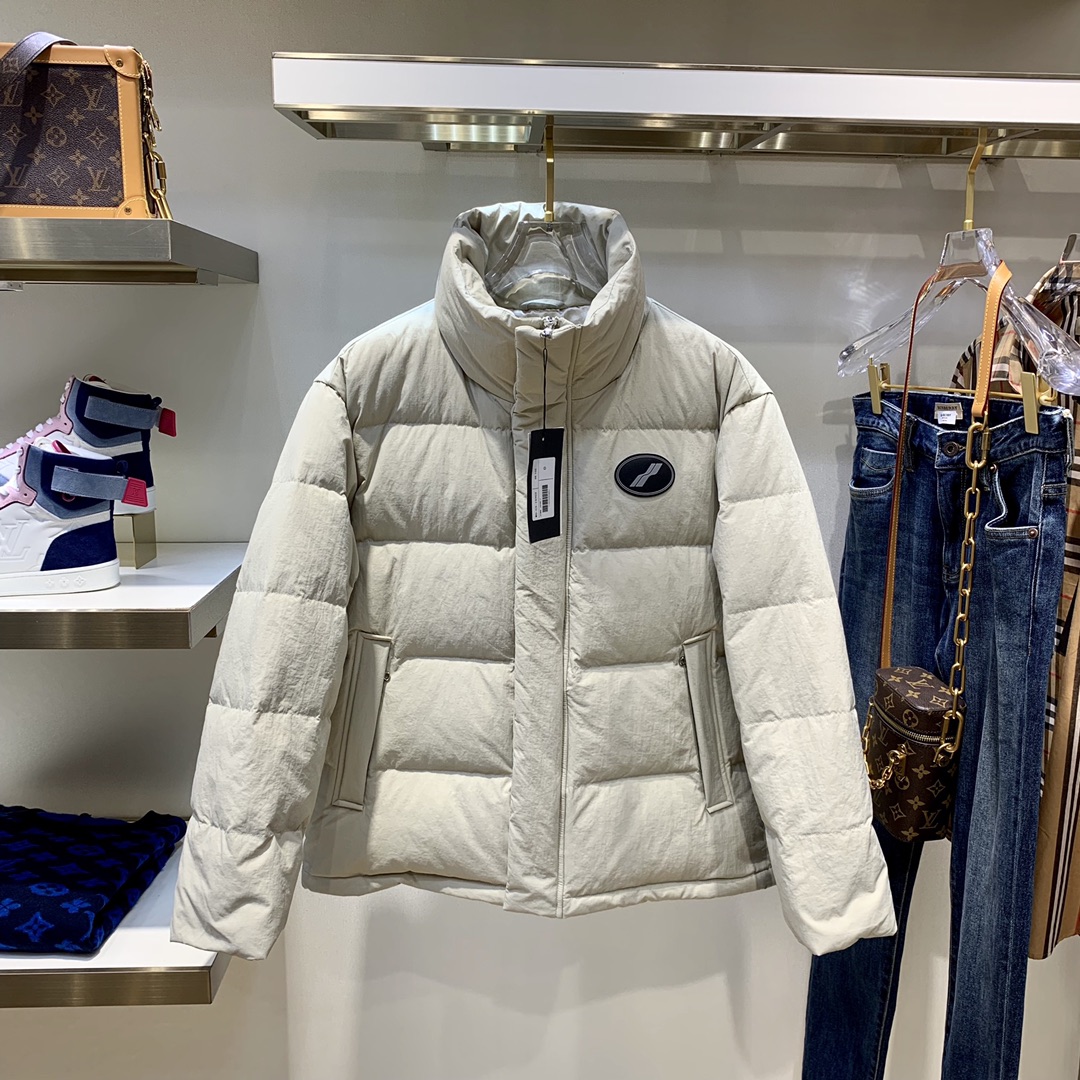 最新高端定厂家直销一手货源男装主做系列品牌。阿玛尼、芬迪、G家系列品牌男装