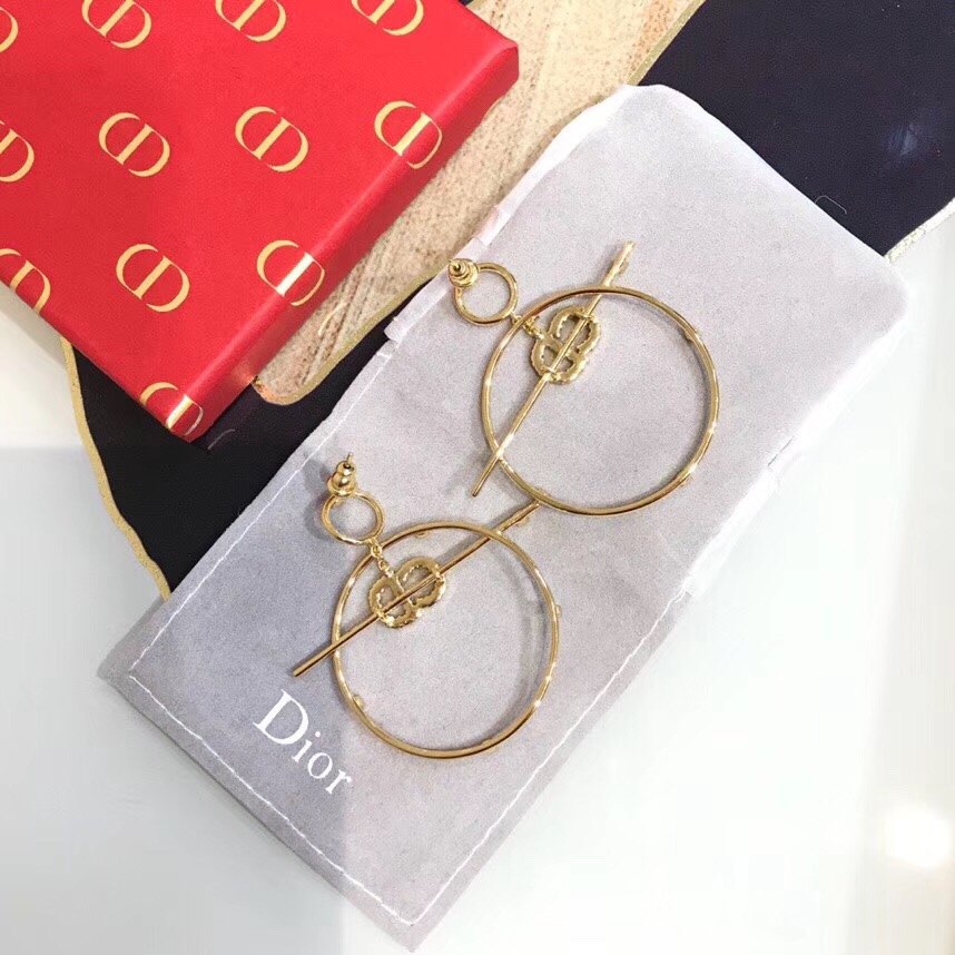 最新大牌饰品主做；Dior 小耳环、CD 大小圈耳勾、 ZP材质、厂家直销一手货源