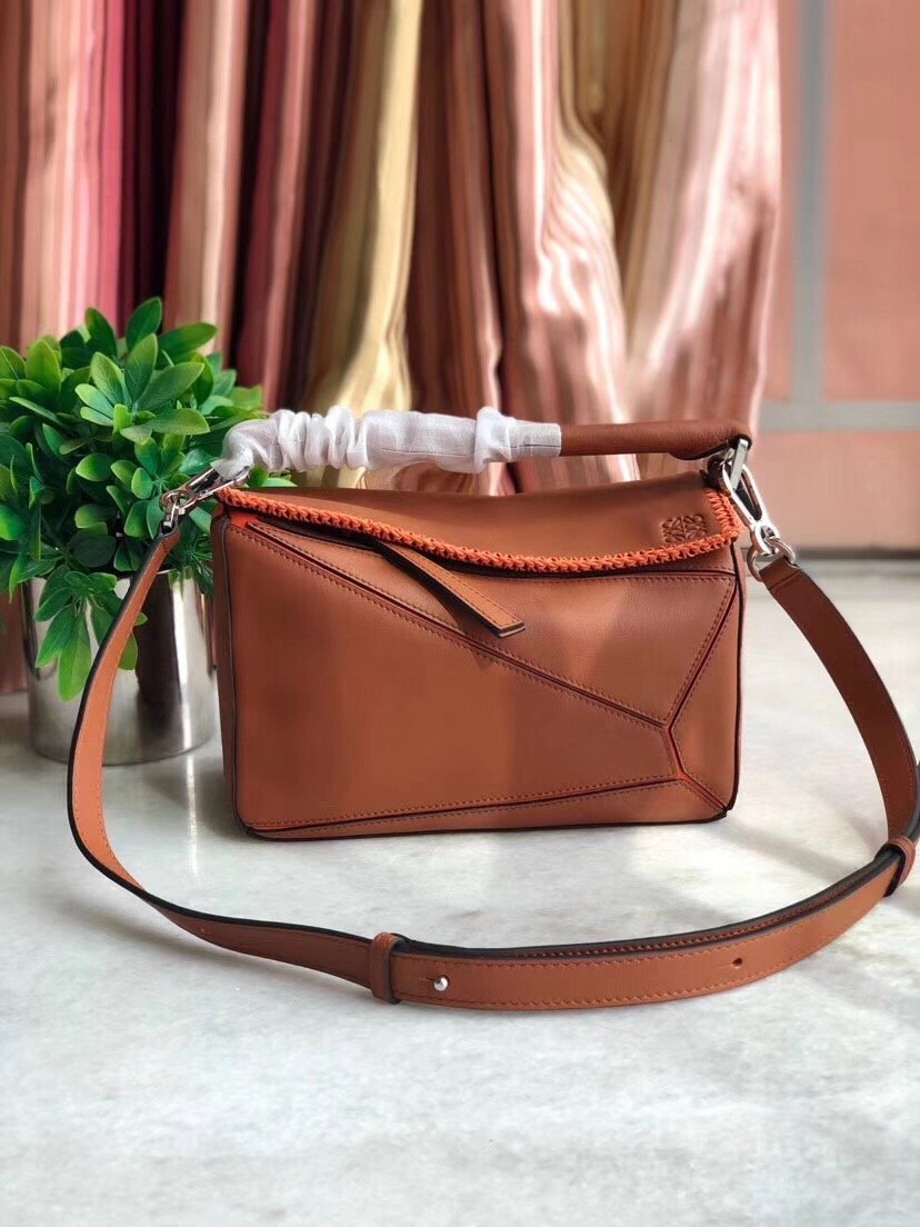 奢侈品LOEWE包包皮带钱包服饰等一手货源支持退换货