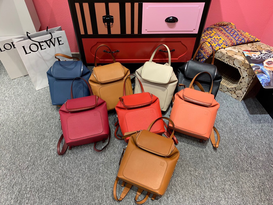 奢侈品LOEWE包包皮带钱包服饰等一手货源支持退换货