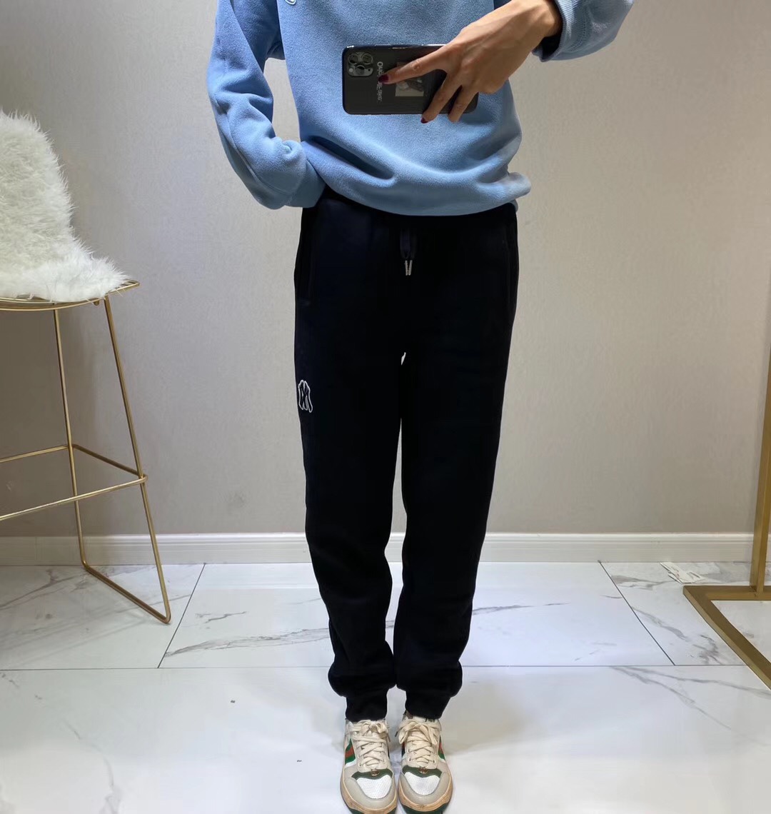 潮牌服饰，批发零售代理，一件代发