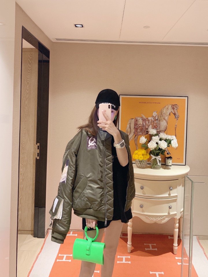 大牌原单定制一比一厂家直销一手货源女装、主做品牌：CHAN*L 小香、迪奥、复刻高版本质量