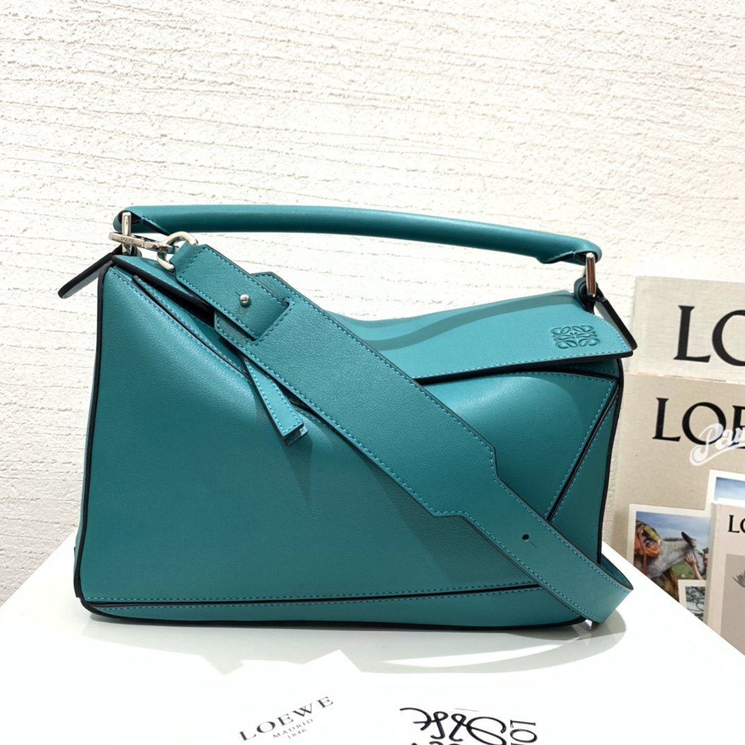 供应LV香奈儿爱马仕LOEWE古驰包包一手货源 原单奢侈品包包
