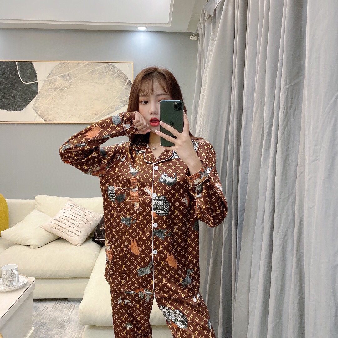 精品男女服饰货源，一件代发，对接实体