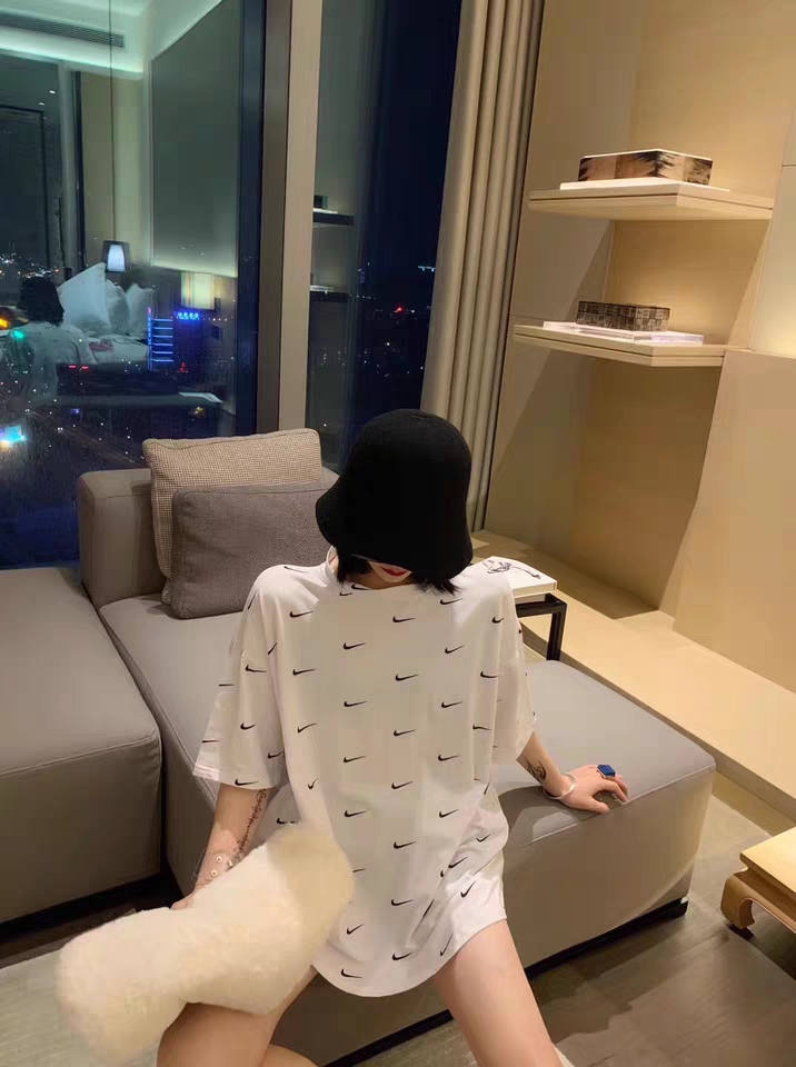 江苏潮牌服装服饰一手货源，长期免费代理，一件代发  诚招代理，无需代理费，本工作室专业团队操作，从事服装营销多年。(耐克，阿迪达斯，彪马品牌服装)有自己的厂家，并与多个厂家实行货源互调，欢迎广大客户对
