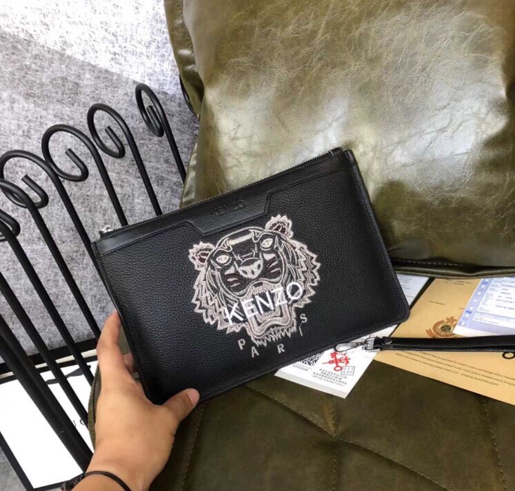 江苏潮牌档口 短袖/T恤/卫衣/外套/衣服/背包/ 微商批发货源 厂家直销