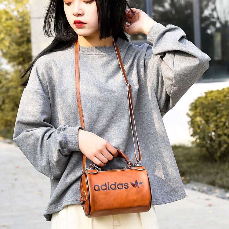 江苏潮牌档口 短袖/T恤/卫衣/外套/衣服/背包/ 微商批发货源 厂家直销