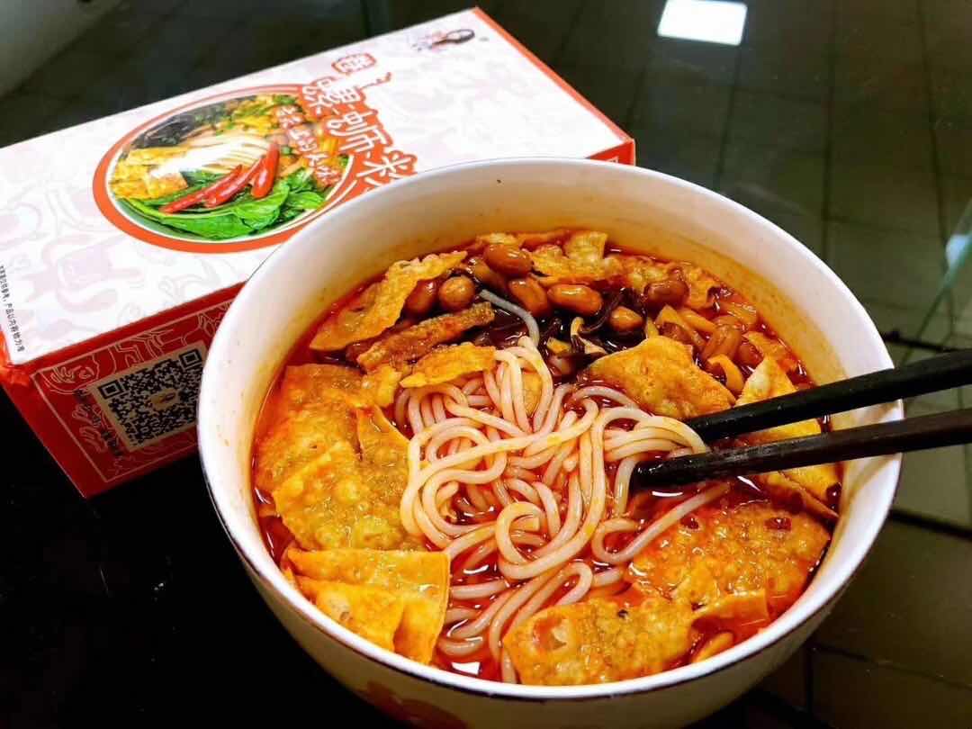 火爆网红零食货源 厂家一手货源 一件代发