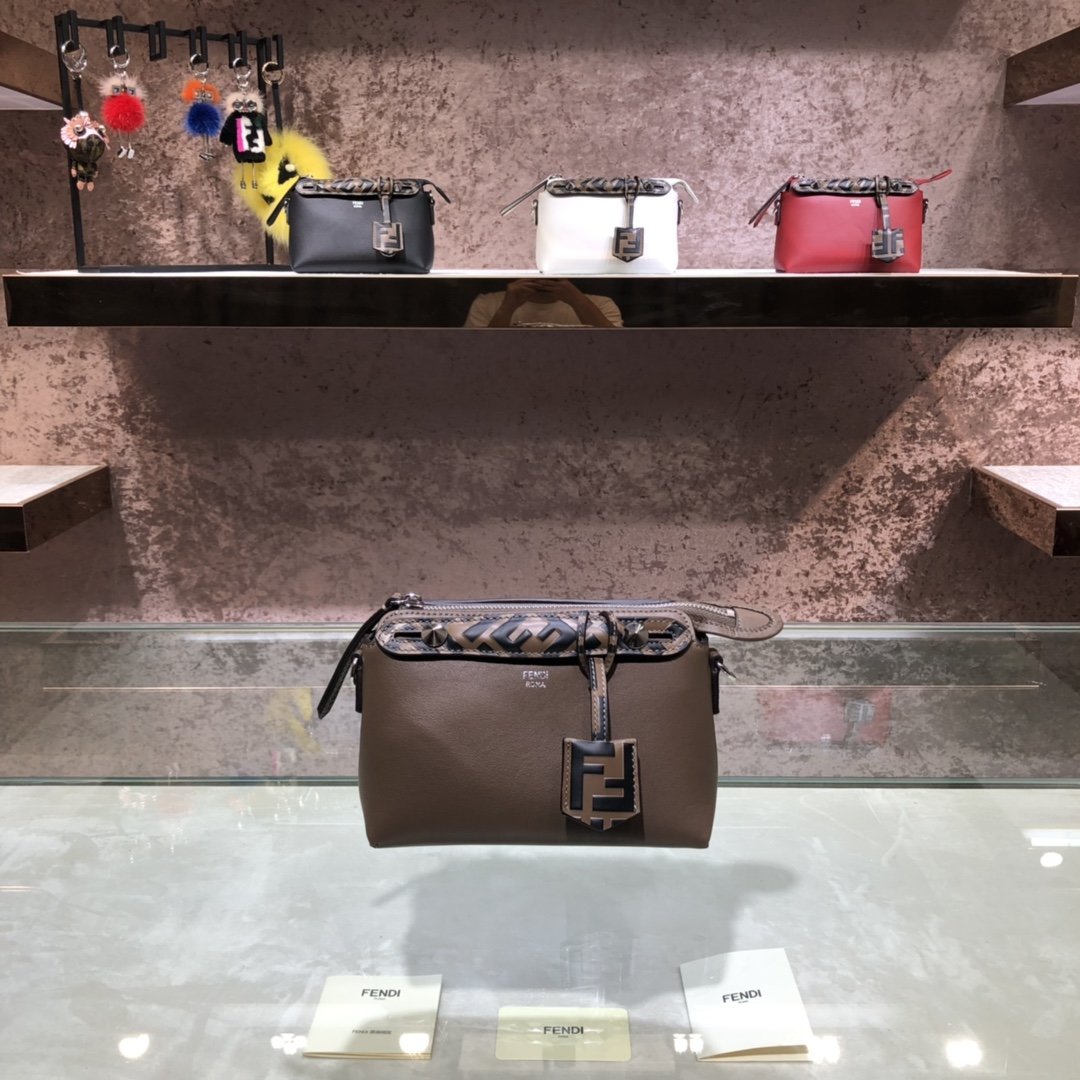 Fendi 芬迪最新款柔软小牛皮波士顿手提复刻包包