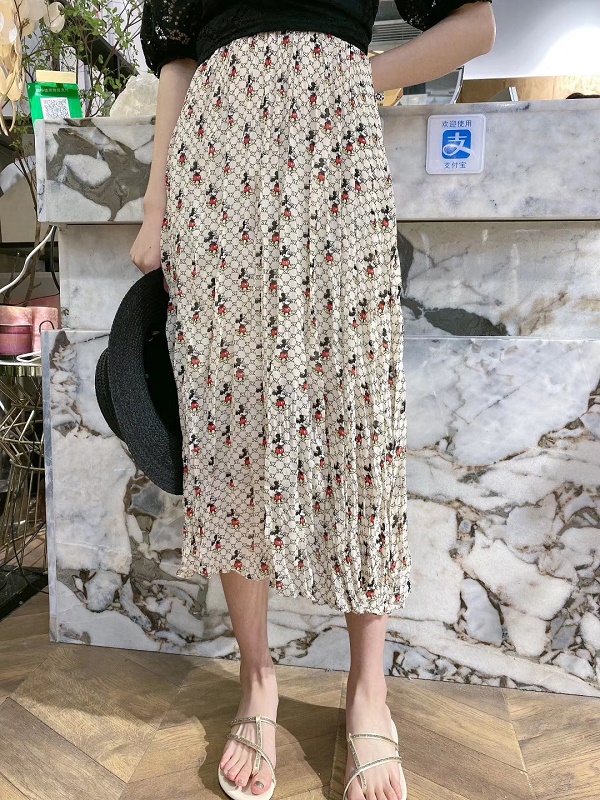 微商实体店拿货做服装，厂家一件代发款式多
