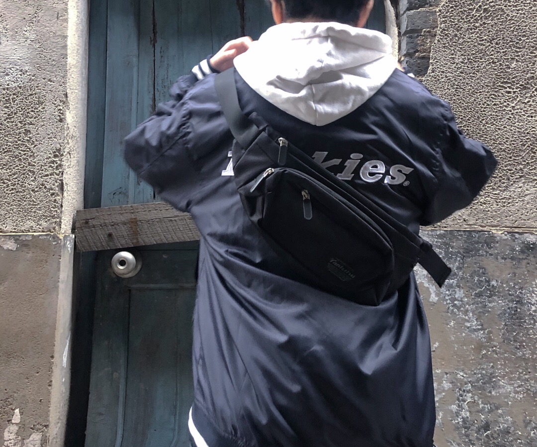 潮牌服饰1件代发