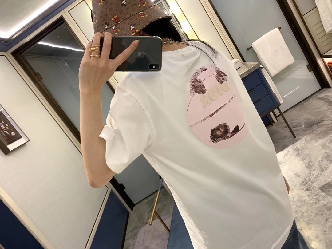 朋友圈火热的微商女装代理怎么做？