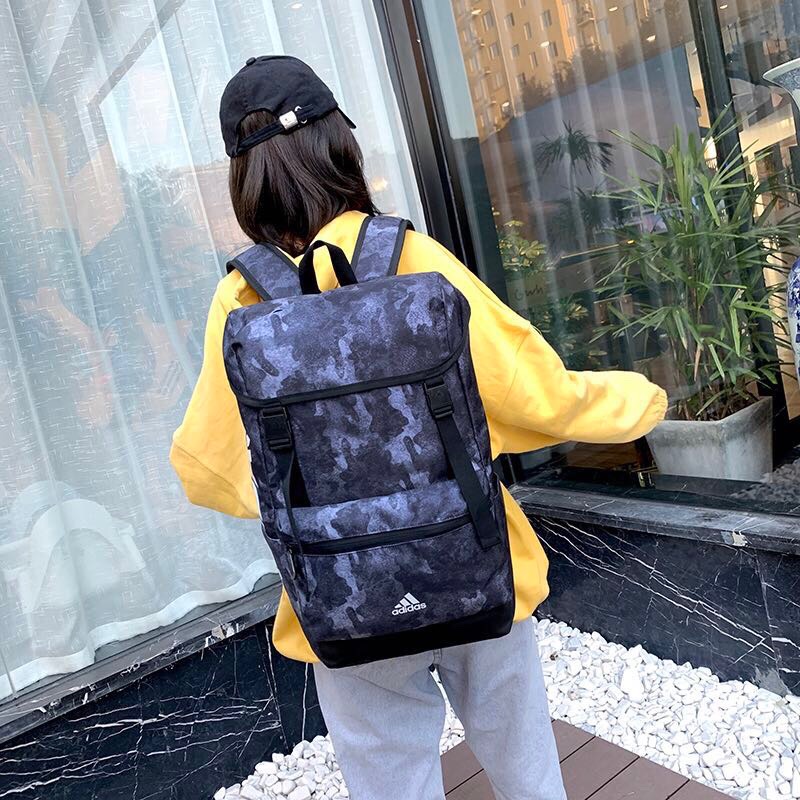 常熟档口潮牌服饰短袖/T恤/卫衣/外套/衣服/背包/ 网店实体店批发代发全国免费招代理