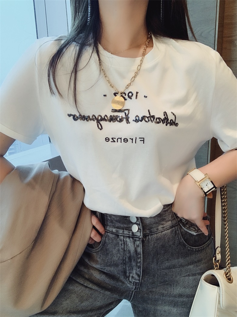 品牌女装一件代发，免费代理，提供相册直接转发，微商代理加盟，带你创业