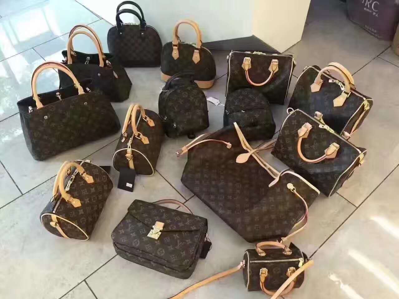 专供微商大牌包包厂家货源