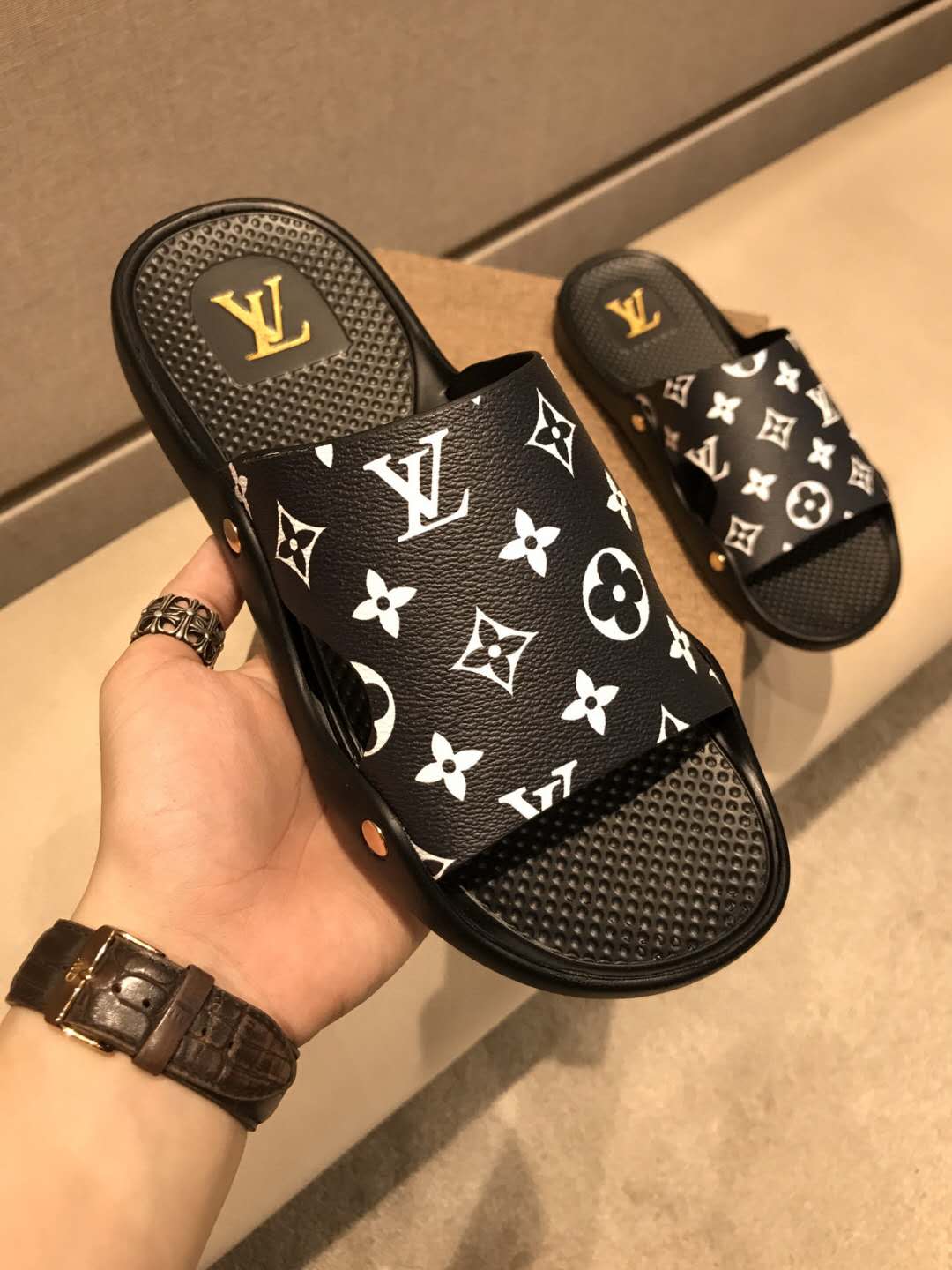 高端奢侈品男鞋工厂货源 微信直销免费代理