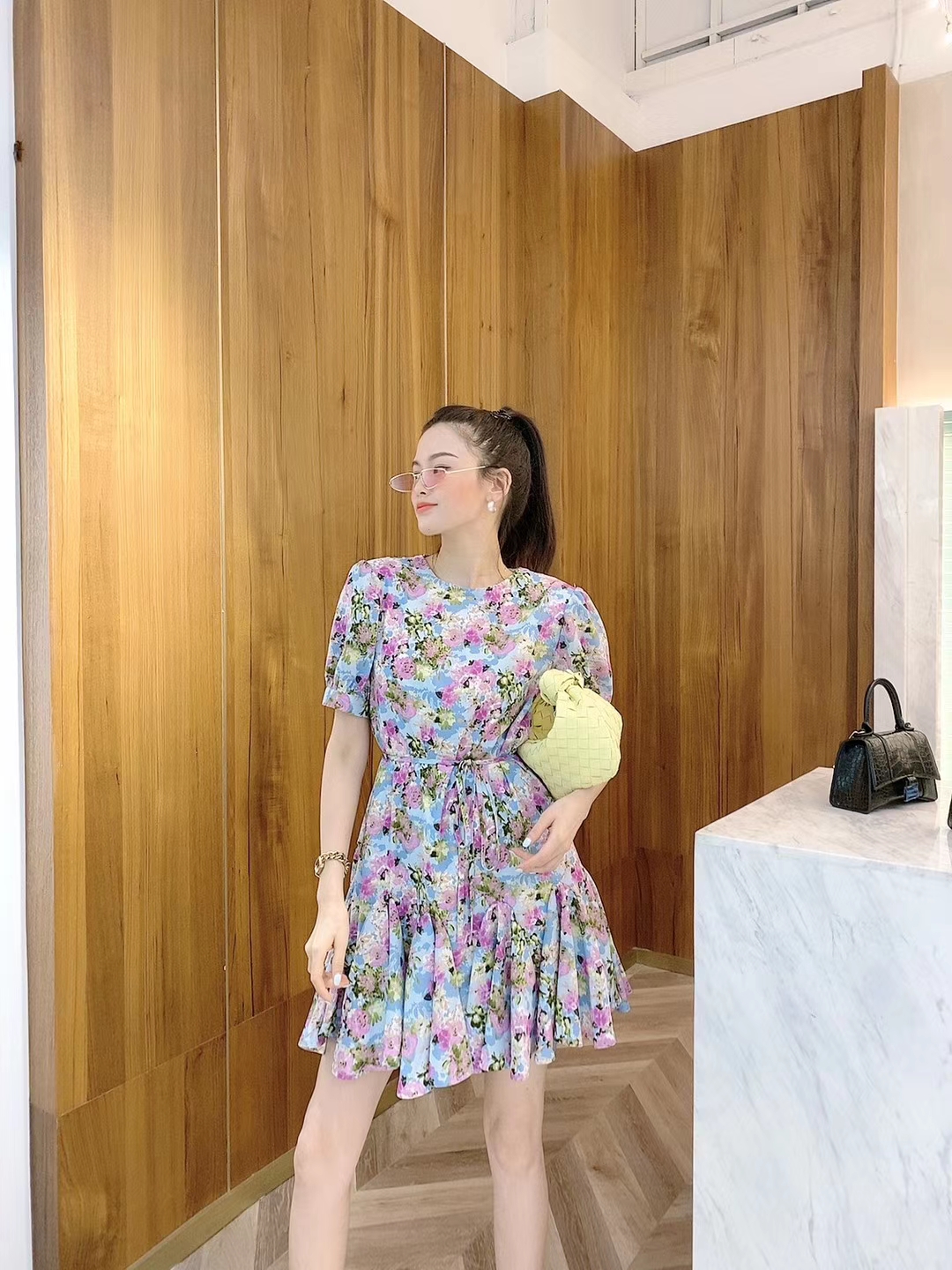 微商代理一手货源怎么找？女装一件代发