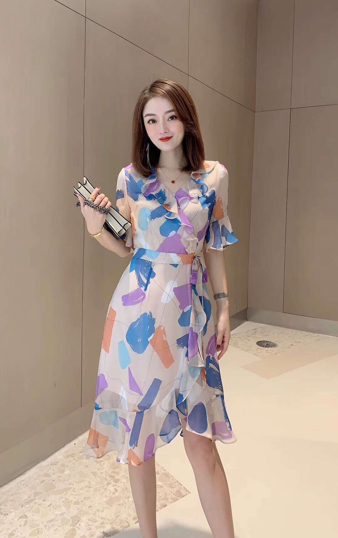 淘宝微商精品高端大牌服装批发，一手货源，质量保障，长期招代理，一件代发