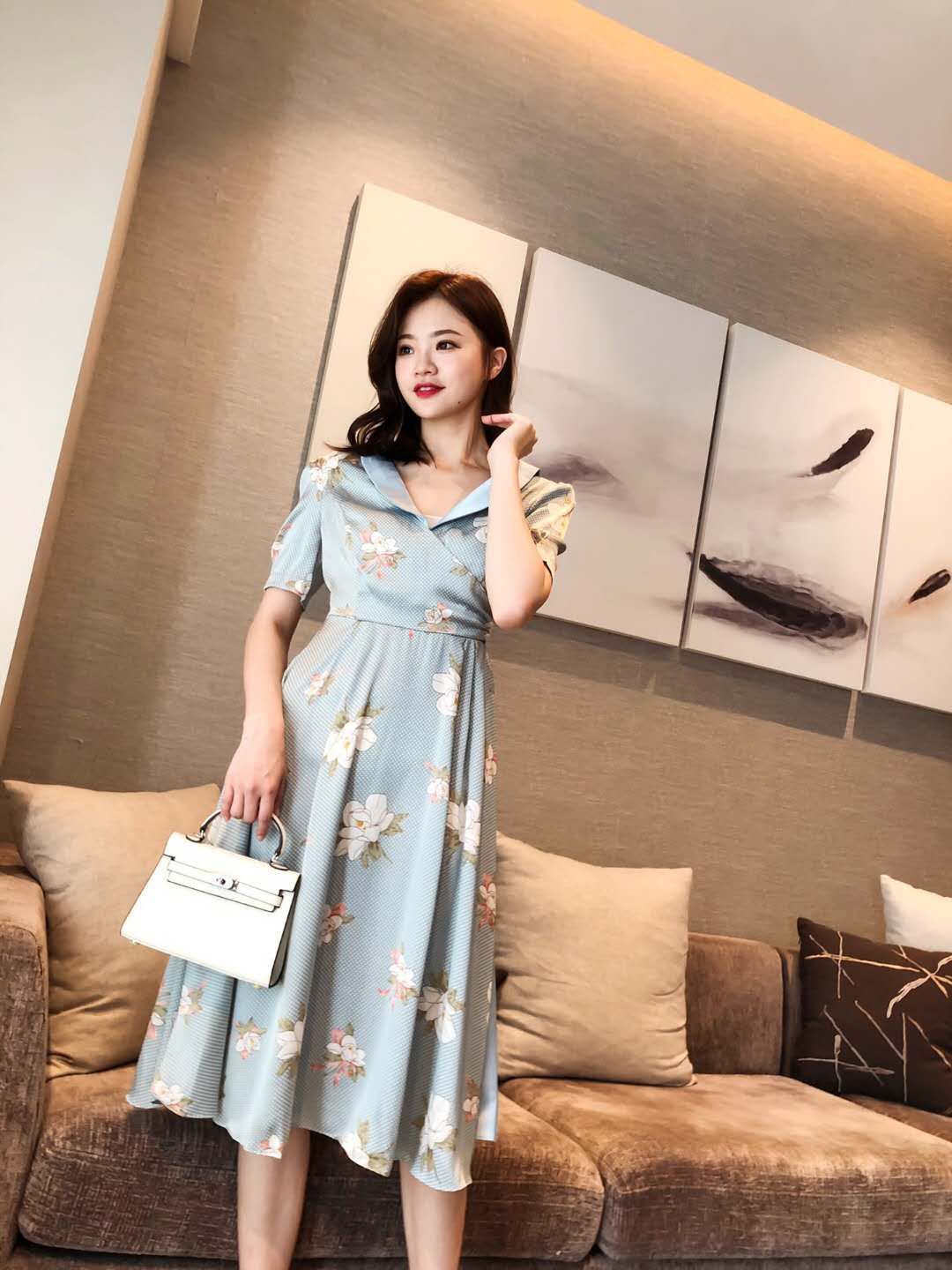 淘宝微商精品高端大牌服装批发，一手货源，质量保障，长期招代理，一件代发