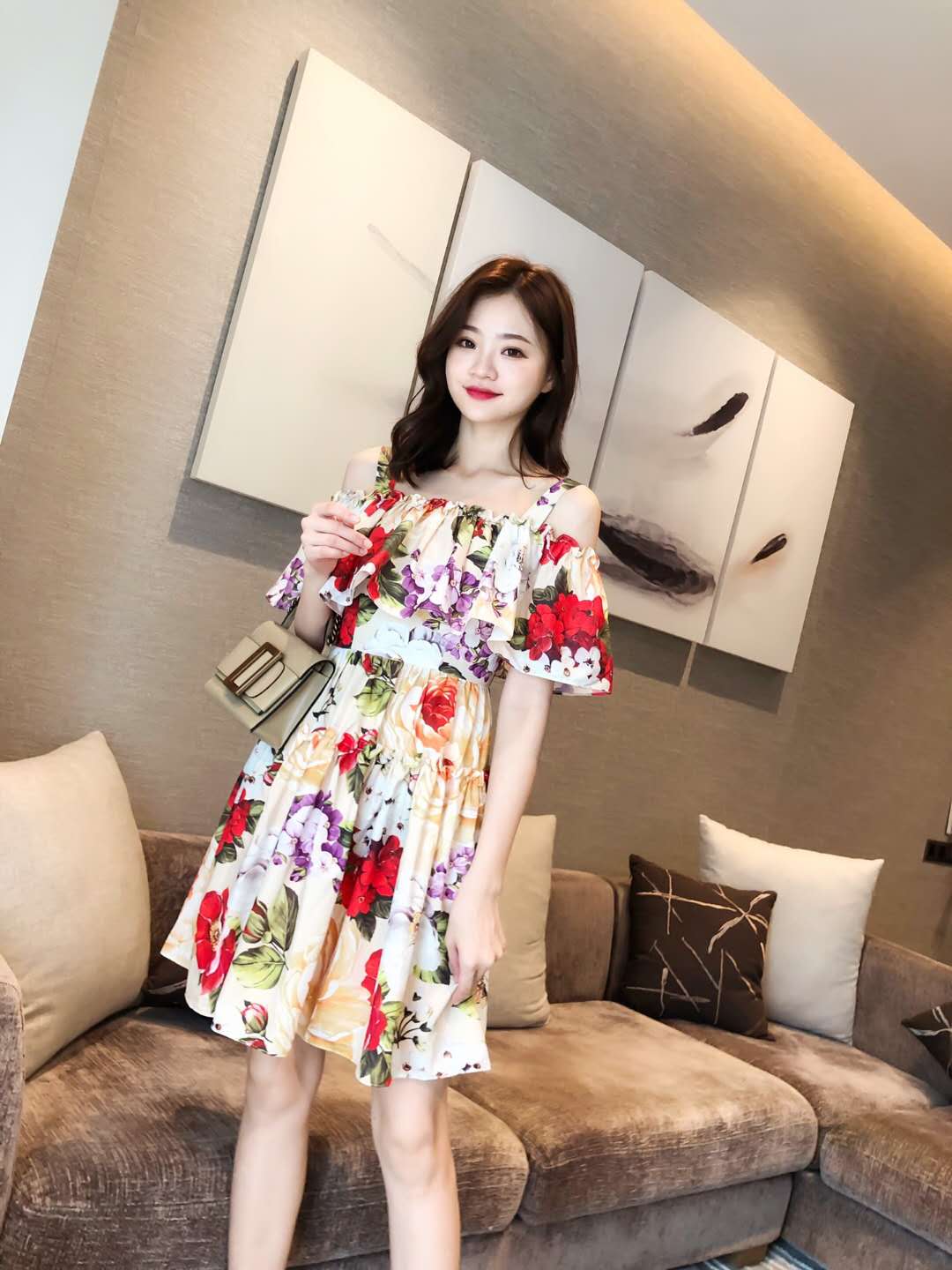 淘宝微商精品高端大牌服装批发，一手货源，质量保障，长期招代理，一件代发