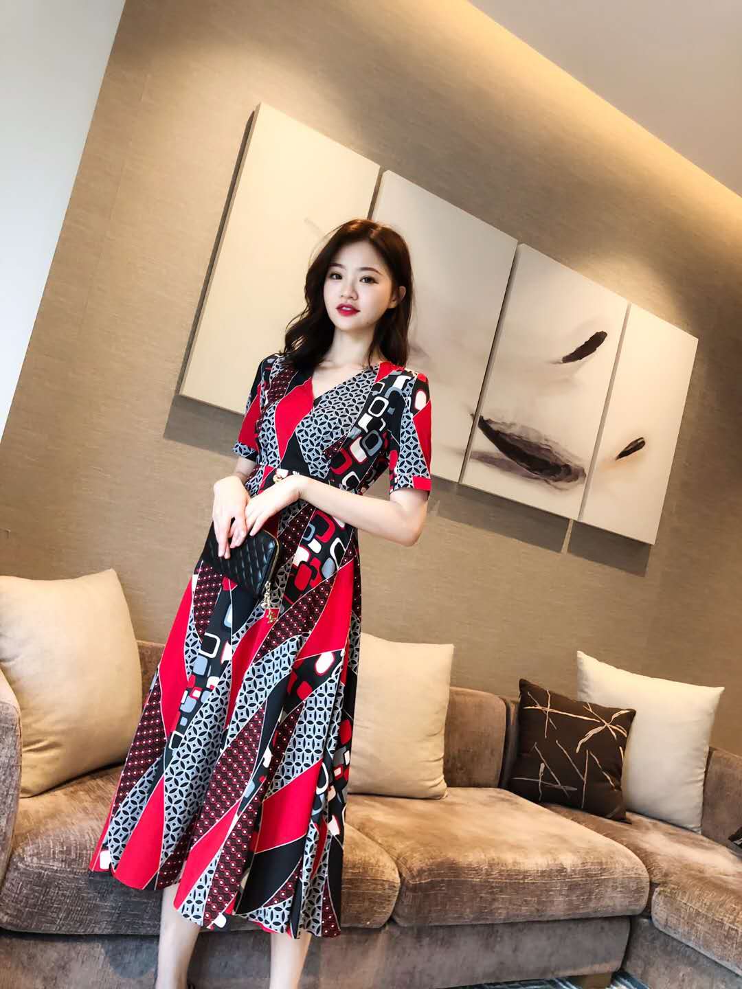 淘宝微商精品高端大牌服装批发，一手货源，质量保障，长期招代理，一件代发