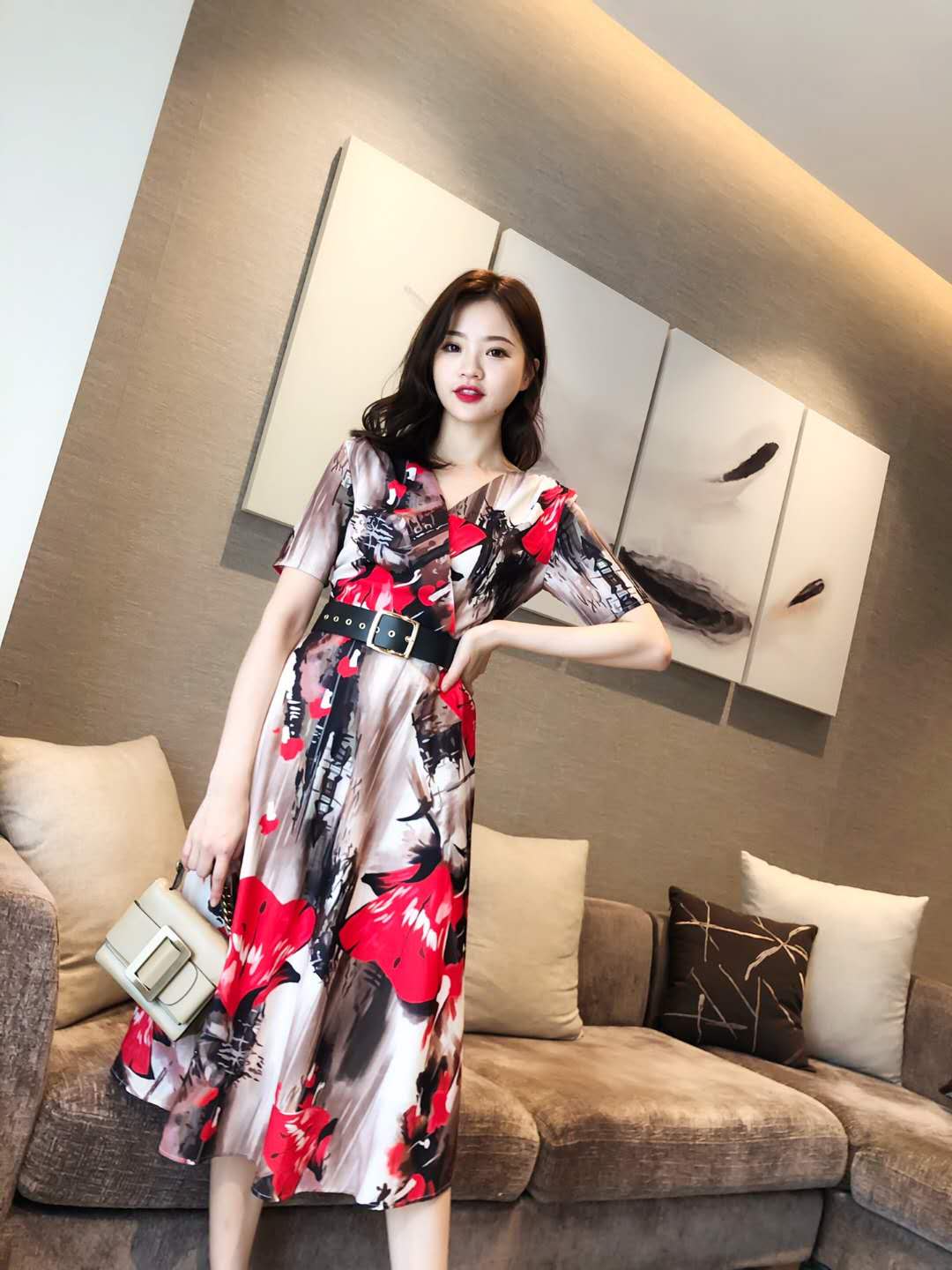 淘宝微商精品高端大牌服装批发，一手货源，质量保障，长期招代理，一件代发