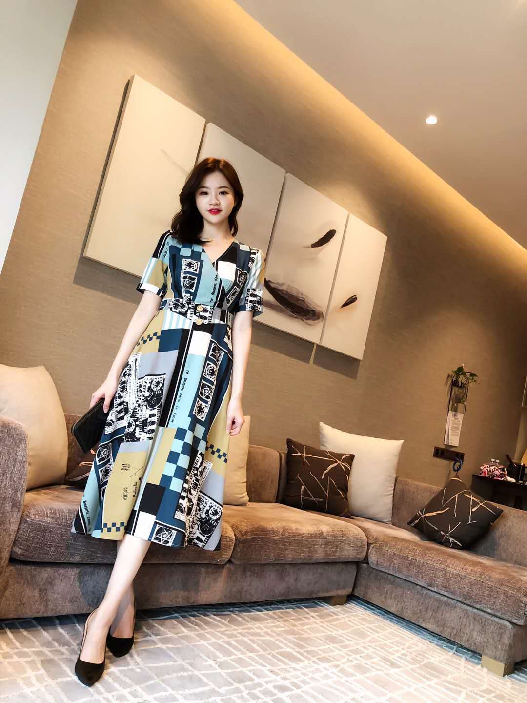 淘宝微商精品高端大牌服装批发，一手货源，质量保障，长期招代理，一件代发