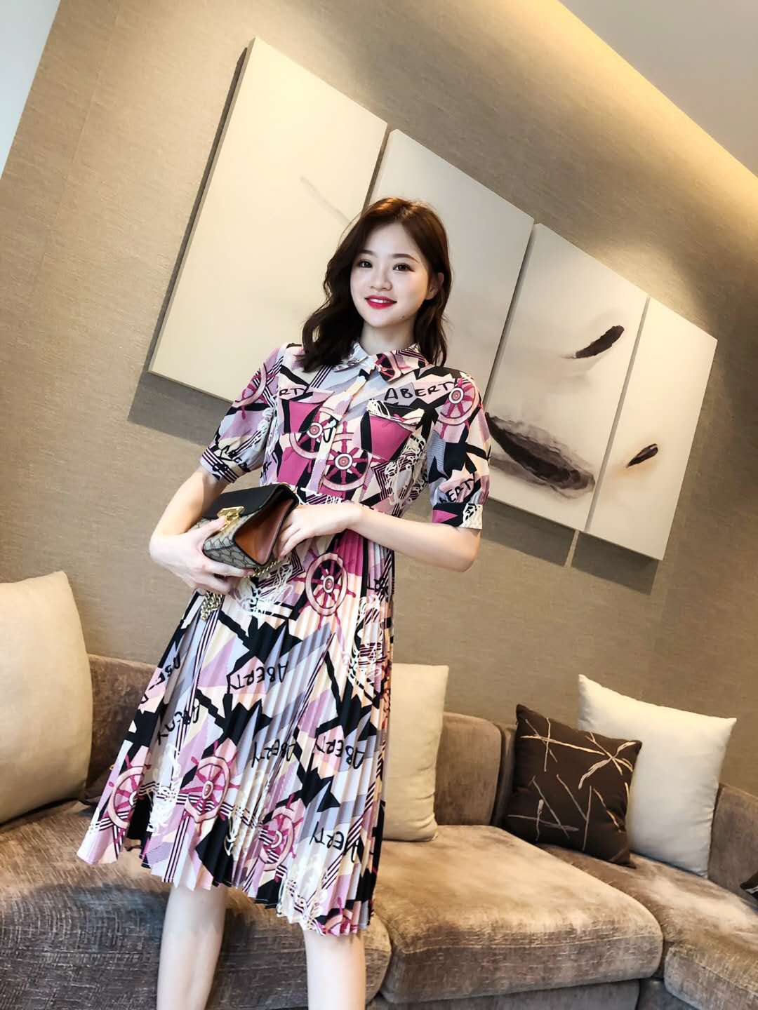 淘宝微商精品高端大牌服装批发，一手货源，质量保障，长期招代理，一件代发