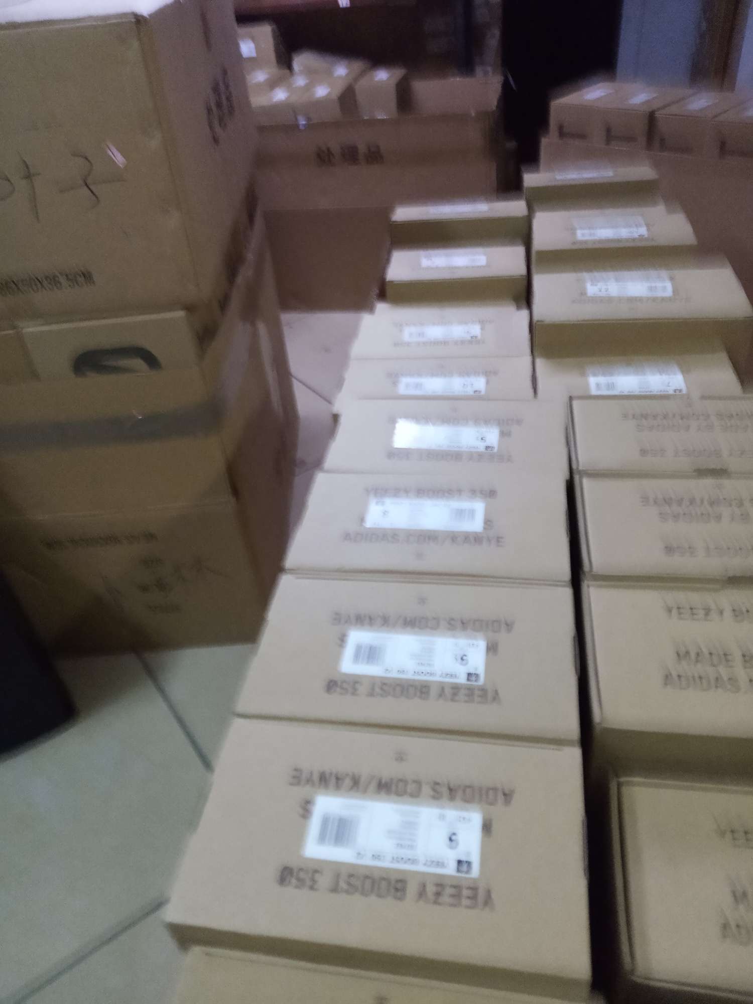 添加微信即可享受代理价!代理加盟无需代理费!支持一件代发，支持无理由退换!代理客户提供实拍图片，文字描述，每天更新。让你轻松发图售卖，零投资，无需压货!