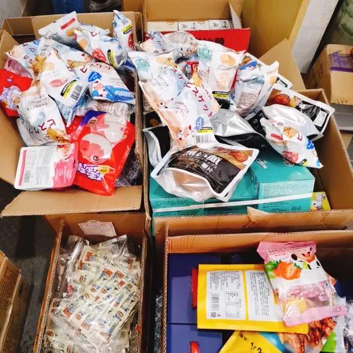 地摊网红零食货源 一件代发 诚招代理