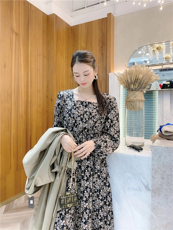 微商一件代发服装一手货源，档口批发招代理