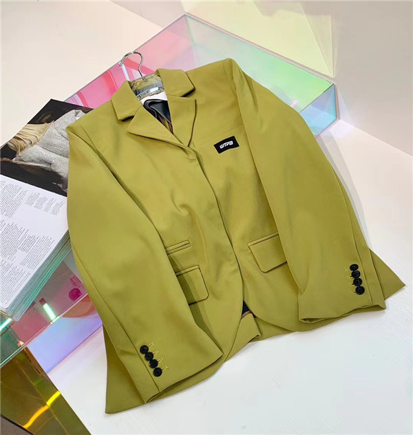 一手货源诚招微商代理，服装批发支持一件代发
