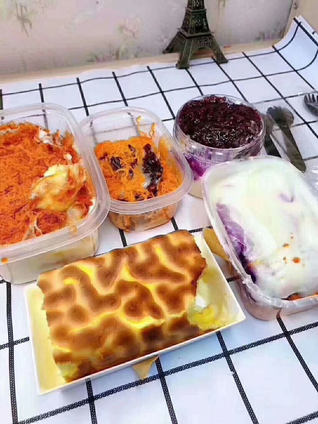 杨记甜品（与南京杨记总店合作  ）  千层  等各种甜品