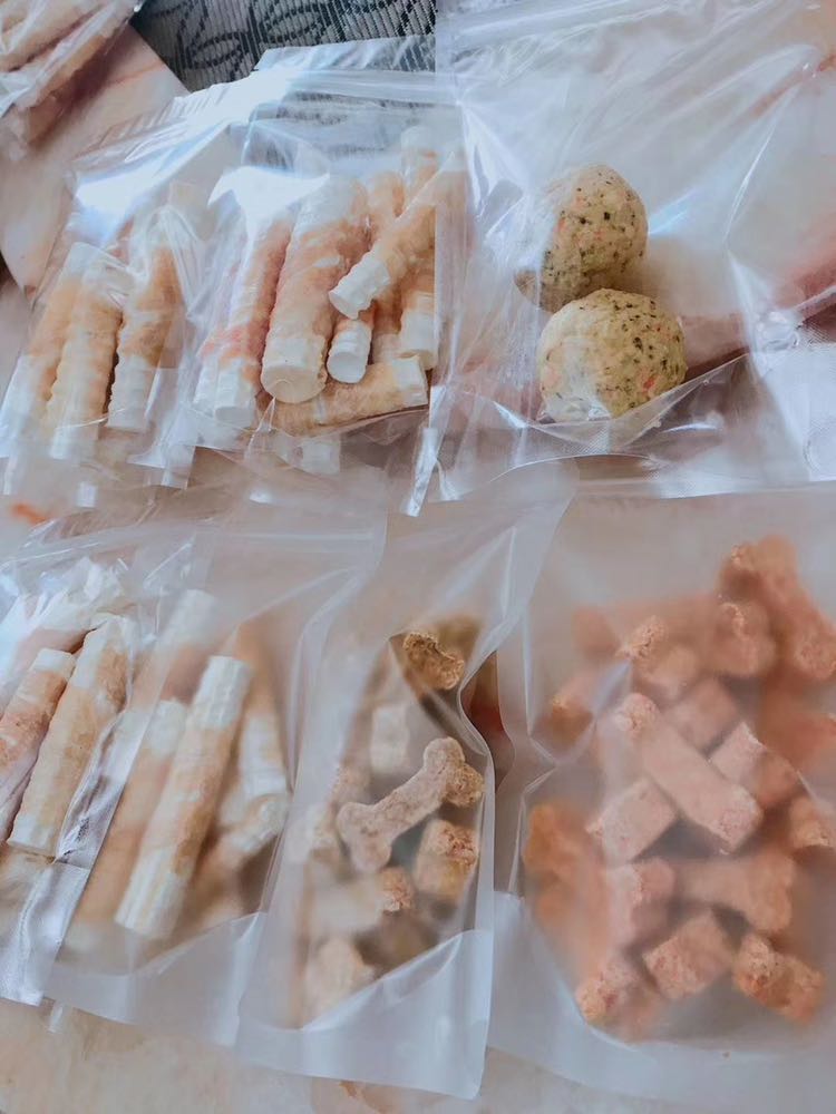 自制宠物零食，无添加任何防腐剂和香精诱食剂