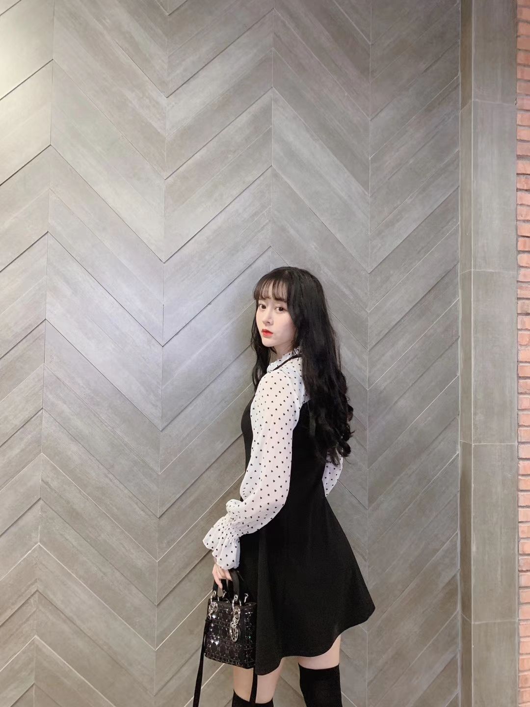 网红服装同款代理 应有尽有 还有精美礼品相送