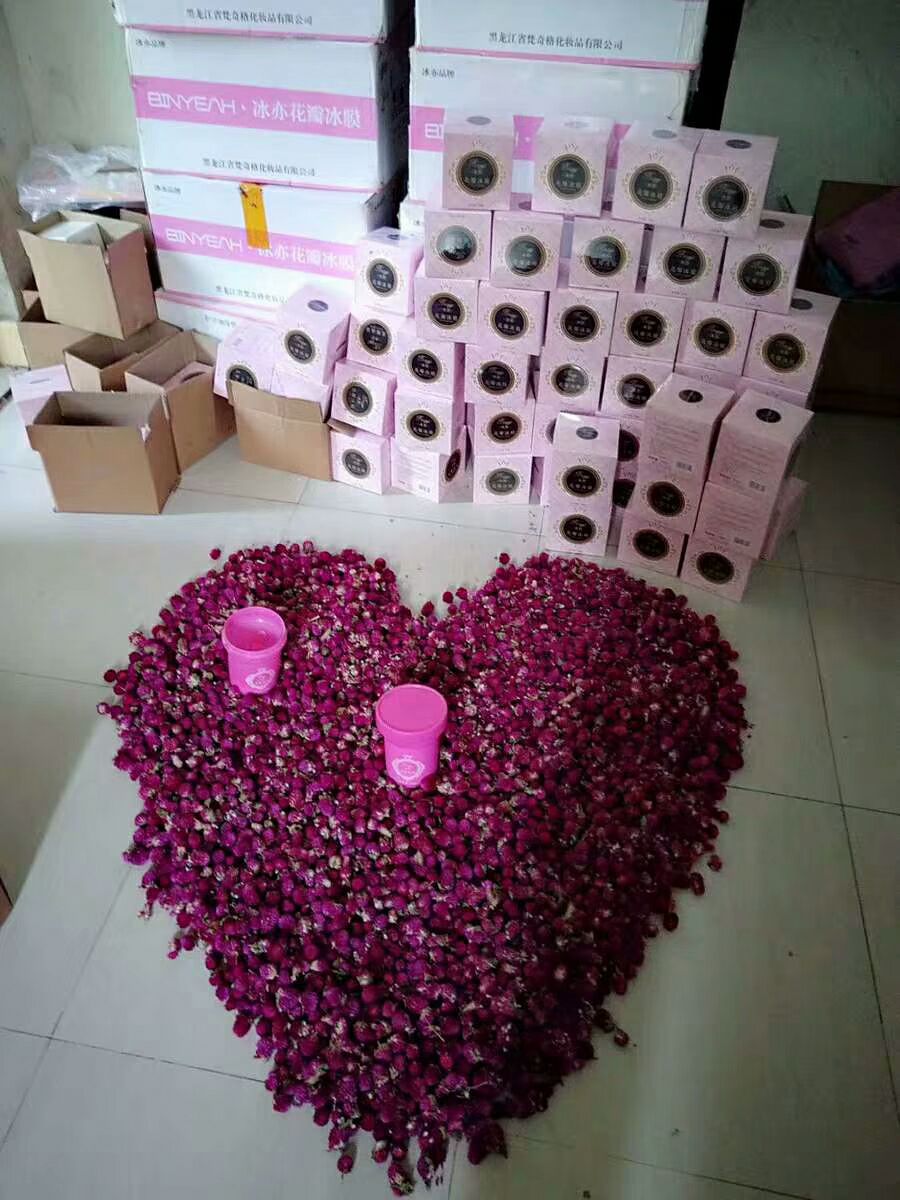 花瓣面膜可以去痘痘。还可以美白。补水