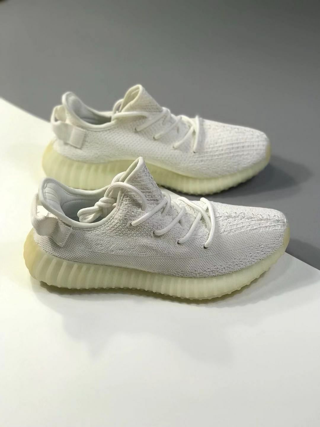 一手货源，批发零售各种潮鞋，主打耐克 阿迪 彪马等  非正品